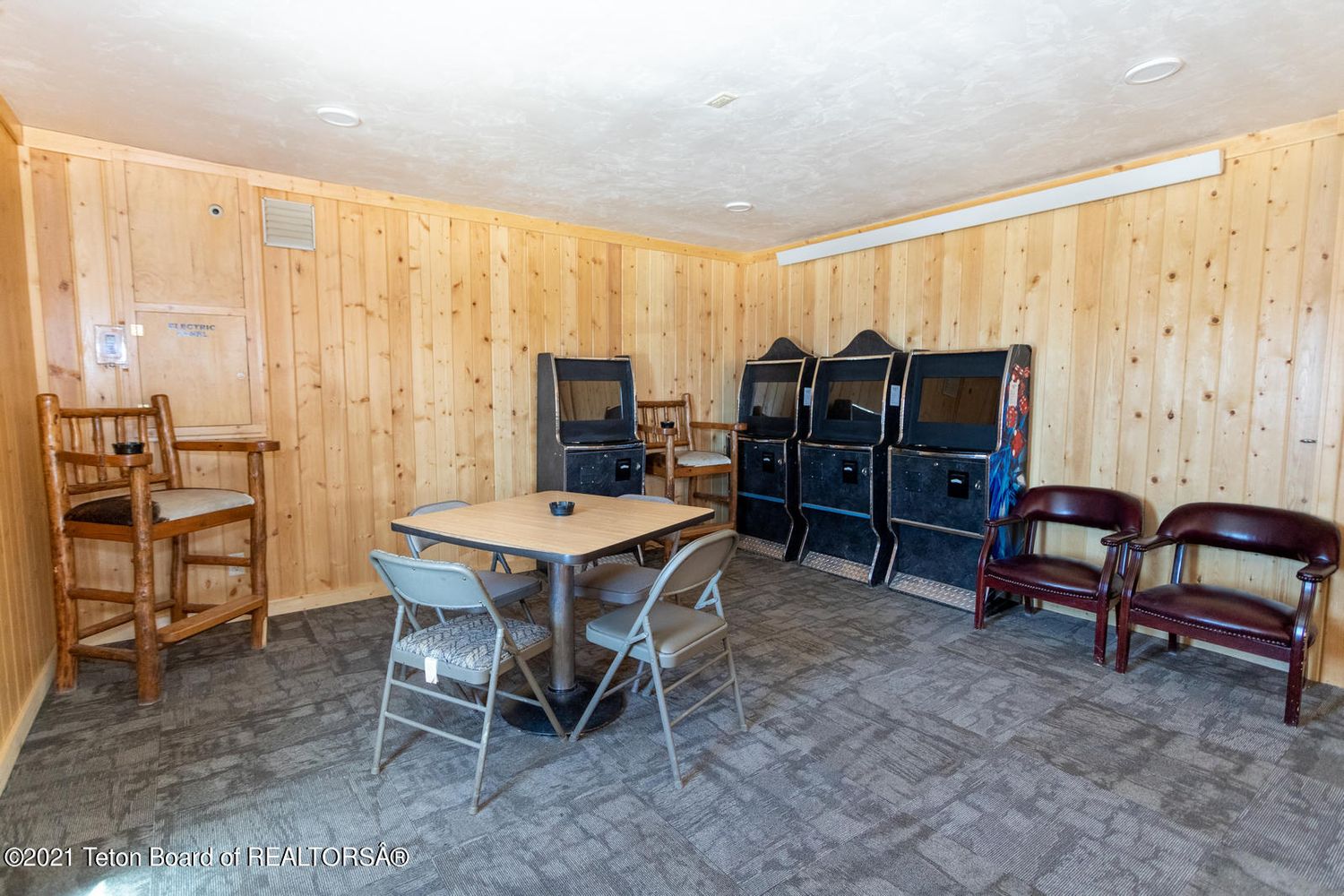 285 N Main St, Thayne, WY 83127